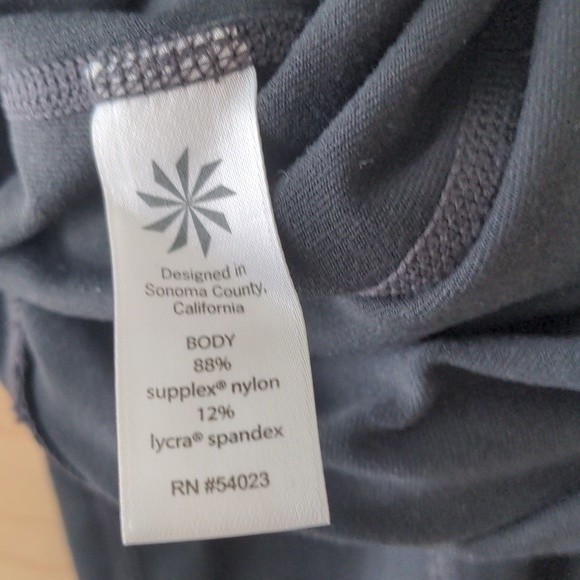 Athleta Mind Over Matter Black Lattice Detail Capri Legging Size Extra Small - Picture 12 of 16